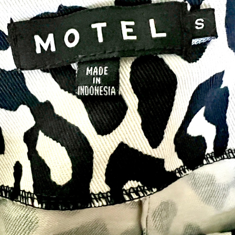 Leopard Print Mini Skirt by Motel Rocks - Picture 5 of 7
